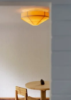 Vaarnii 001 dining table, round, pine