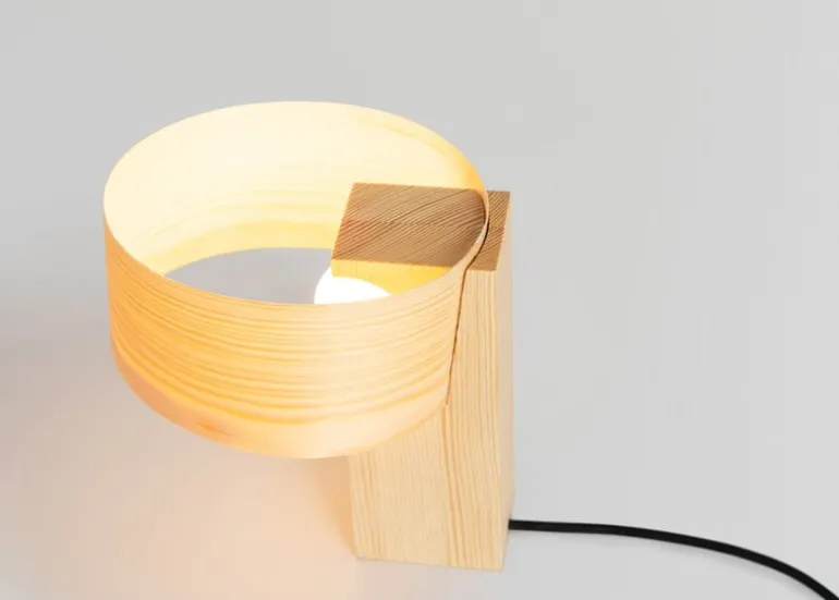 Vaarnii 018 Hoop table lamp, medium