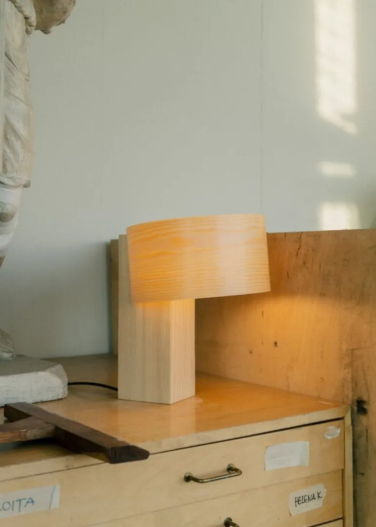 Vaarnii 018 Hoop table lamp, medium