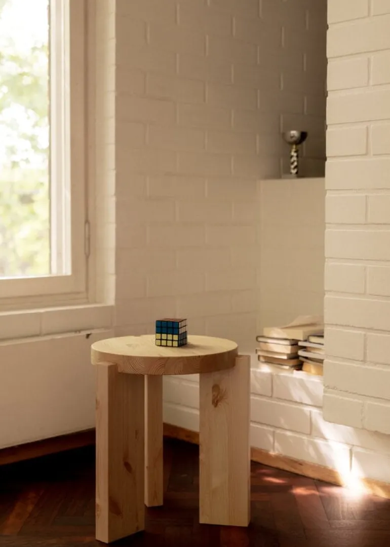 Vaarnii 001 stool, pine