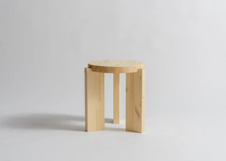 Vaarnii 001 stool, pine