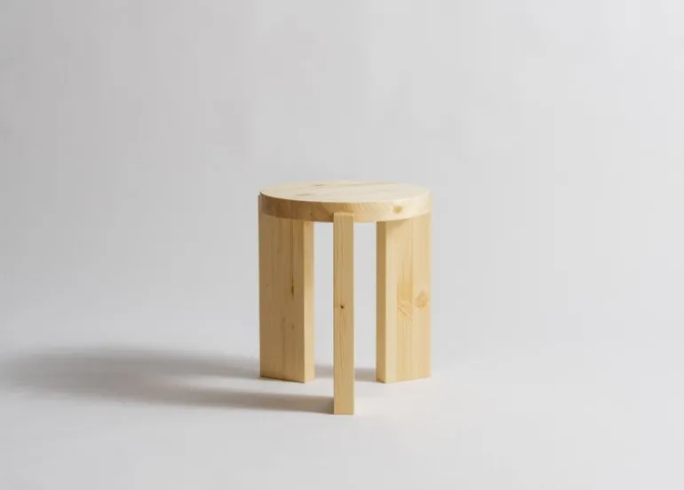 Vaarnii 001 stool, pine