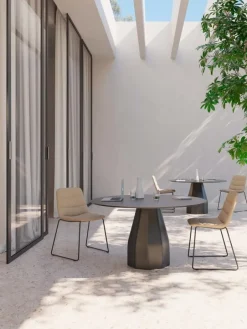 Viccarbe Burin table, 120 cm, black - lacquered black