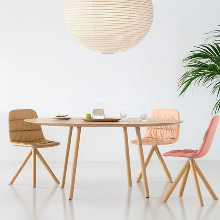 Viccarbe Maarten table, 120 cm, oval, matt oak