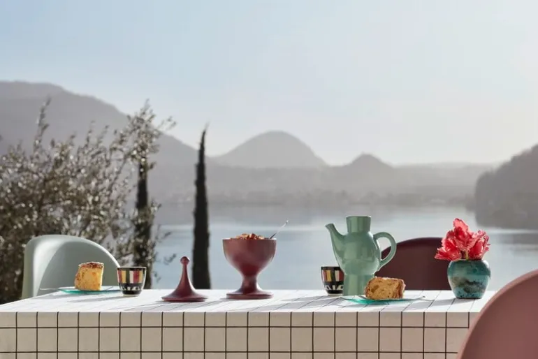 Vitra Ceramic Container 2, dark aubergine