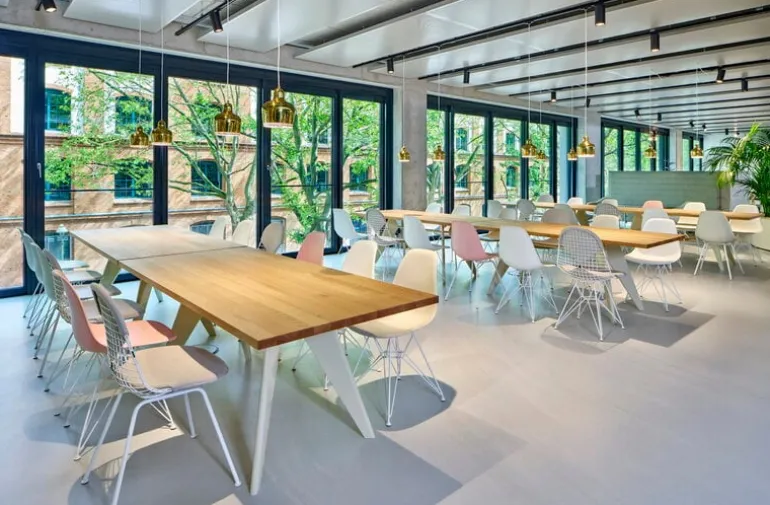 Vitra EM Table 200 x 90 cm, oak - Prouvé Blanc Colombe