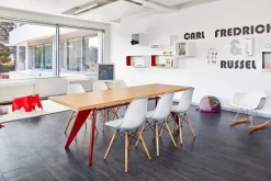 Vitra EM Table 220 x 90 cm, oak - Japanese red