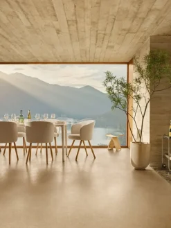 Vitra Mikado side chair, natural oak - Nubia 01 ivory/pearl