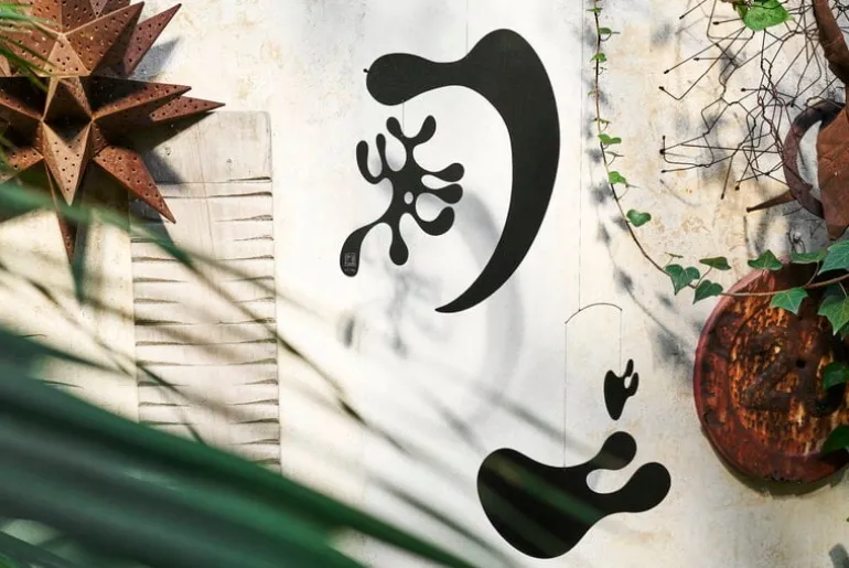 Vitra Plywood Mobile, model A, black