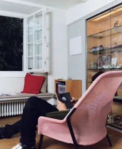 Vitra Slow Chair, red/cream - chocolate