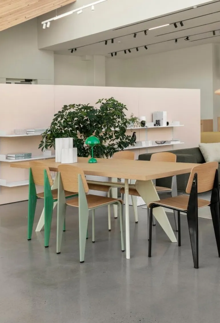 Vitra Standard chair, deep black - oak