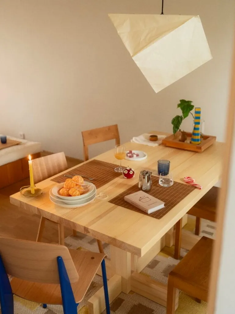 Vitra Standard chair, Prouvé Bleu Marcoule - oak