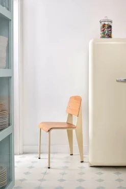 Vitra Standard chair, Prouvé Blanc Colombe - oak