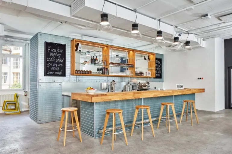 Vitra Tabouret Haut bar stool, natural oak