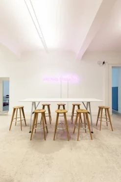 Vitra Tabouret Haut bar stool, natural oak