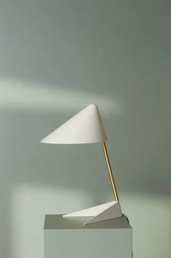 Warm Nordic Ambience table lamp, white - brass