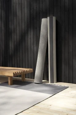 Woodnotes Beach In-Out rug, pearl grey - graphite