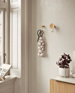 Woud Around wall hanger, small, white pigmented oak - brass