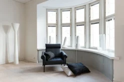 Yrjö Kukkapuro Ateljee lounge chair, black - black leather
