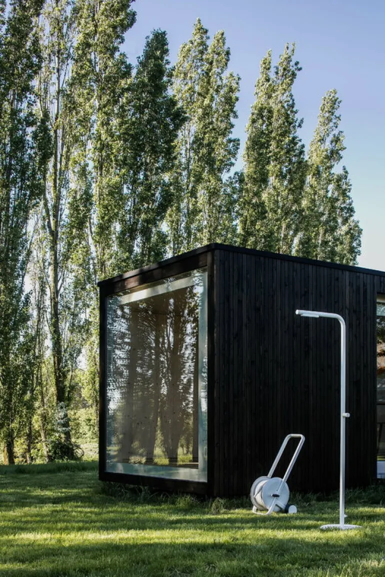 ZEE Levantine outdoor shower, white