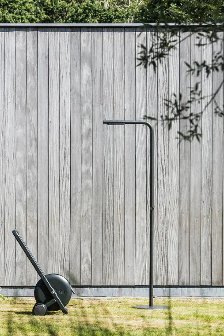 ZEE Levantine outdoor shower, black